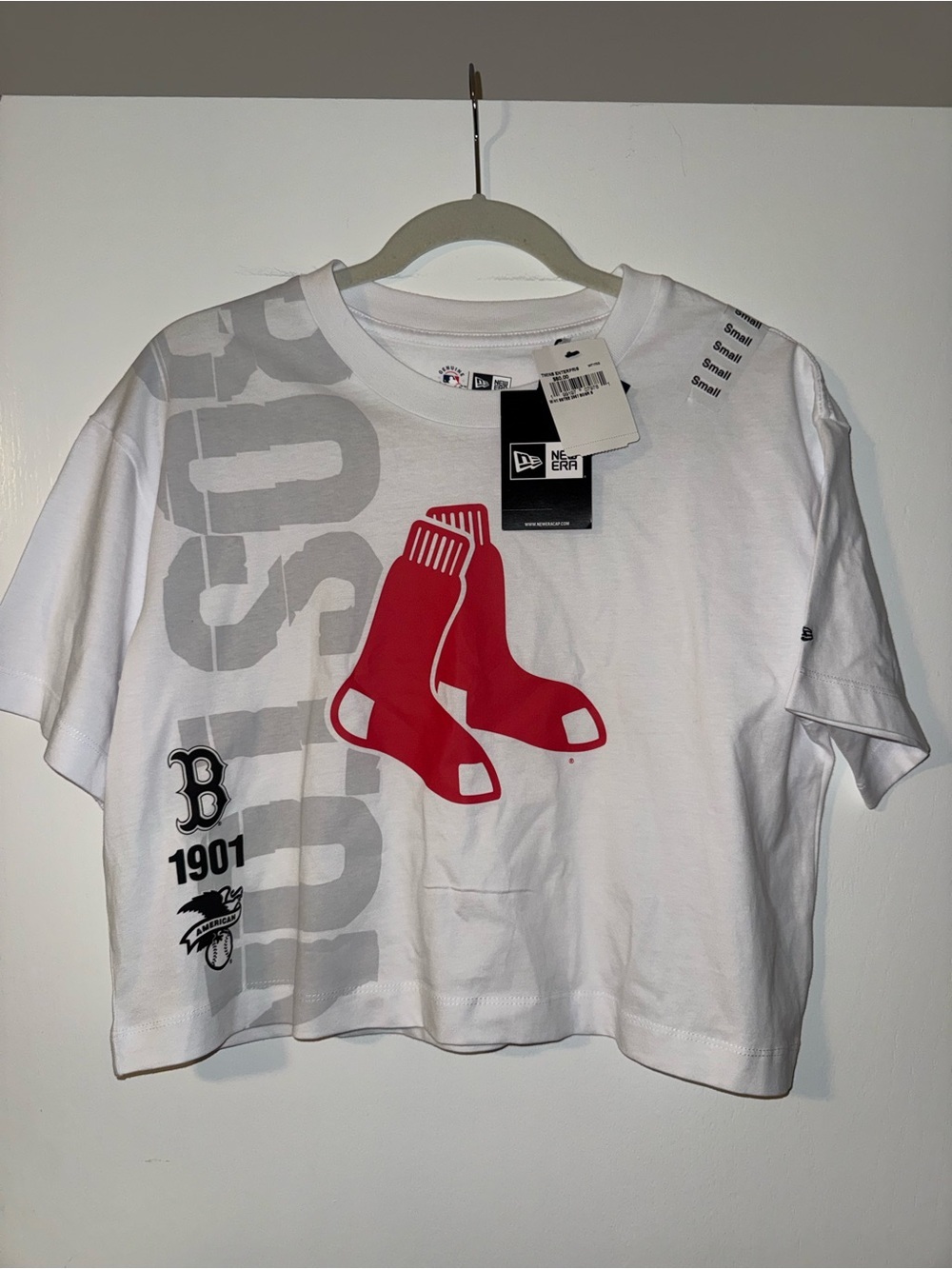 NWT New Era women’s cropped Boston Red Sox Tee